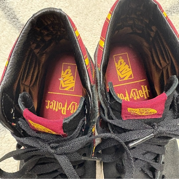 Vans Sk8-Hi Harry Potter Gryffindor Sneakers Black Red Women’s 8 - Picture 7 of 12